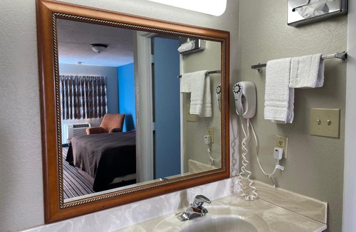 Bourbon Hotel | Budget Inn Motel