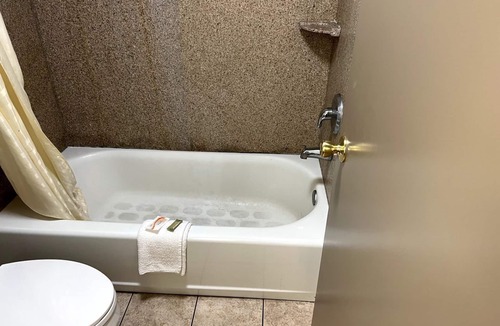 Brooklyn Hotel | Budget Plaza Motel