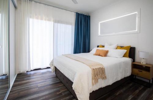 Oxley House | Budget Private Suite with Kitchen Ensuite and AC