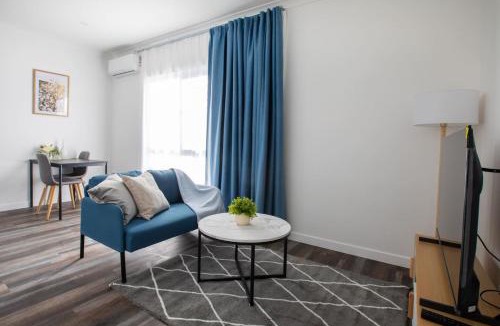 Oxley House | Budget Private Suite with Kitchen Ensuite and AC