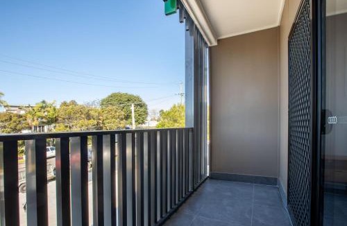 Oxley House | Budget Private Suite with Kitchen Ensuite and AC