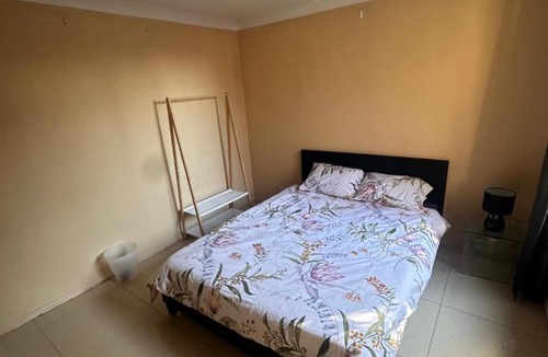 Greystanes House | Budget Queen Room - 492
