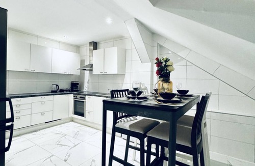 Liesing Apartment | Budget Room in Shared Apartment for up to 3 Guests