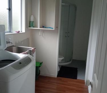 Tauranga House | Budget shared accommodation holiday room spring city
