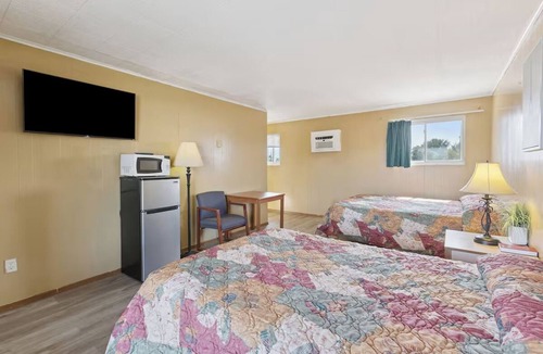 Shields Hotel | Budget Stopover w/Easy Access to Horizons Conference Center