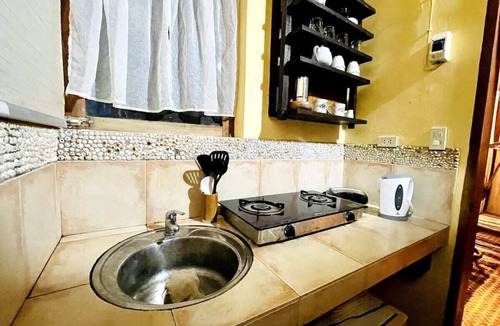 Balabag House | Budget Studio with Kitchen – 4 Min to Beach