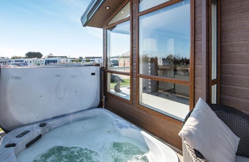 Addlethorpe House | Buff Lake - Uk37725