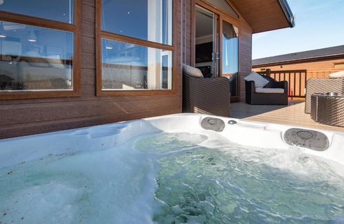 Addlethorpe House | Buff Lake - Uk37725