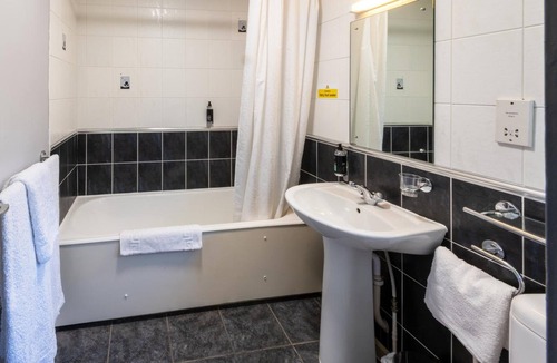 Halland Hotel | Buffalo Bills