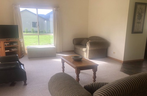 Wangaratta Forward House | Buffalo River Getaway