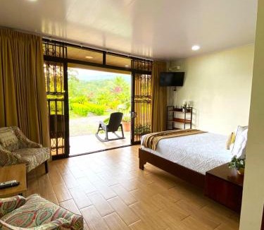Arenal Hot Springs Apartment | Buganvilia, Cabaña Privada con vista al Volcán Arenal