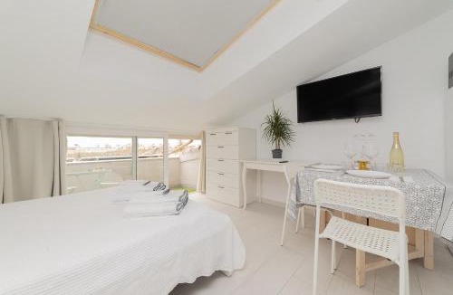 Coslada Apartment | Buhardilla con terraza acogedora