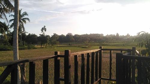 Batukliang Bed & Breakfast | Bujak Permai Avocado Bungalow