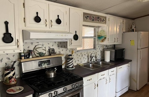 Piney House | Bull Bayou, Trailer