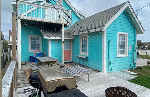 Atlantic Beach Cottage | Bullard Cottage: In the heart of Atlantic Beach w/ocean views