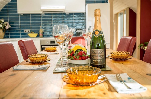 Etchinghill House | Bumble Barn - Three Bedroom House, Sleeps 6