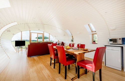 Etchinghill House | Bumble Barn - Three Bedroom House, Sleeps 6