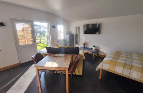 Bootle Ski Chalet | Bumble Bee Cabin