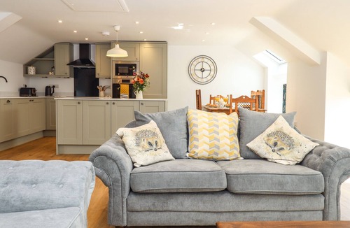 Nynehead Cottage | BUMBLEBEE COTTAGE, family friendly, with a garden in Bradford-On-Tone