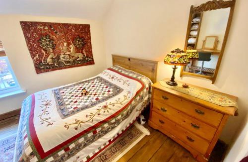 Codsall Apartment | Bumblebee Cottage