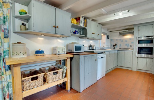 Mousehole House | Bumbles - Three Bedroom House, Sleeps 6