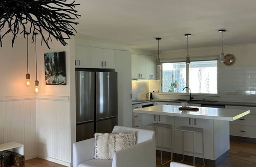 Bundalong House | Bundalong River Decadence & Poolside Bliss 3BRM -just 1 minute to the River