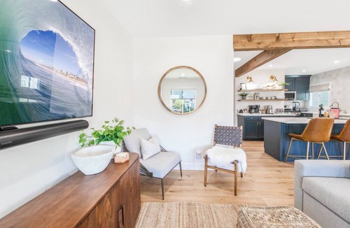 Huntington Beach House | Bungalow Beach House Fully Remodeled, Sleeps 6, Walking Distance to Beach/Parks