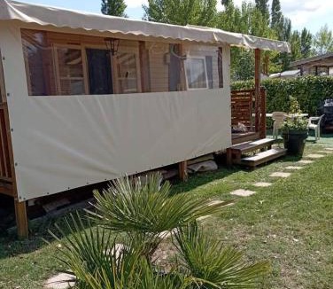 Condrieu House | Bungalow confortable à Condrieu avec piscine partagée