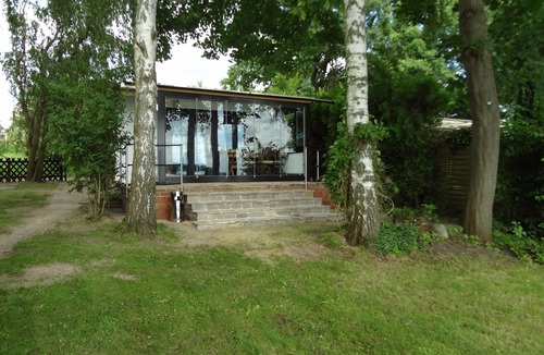 Bad Saarow House | Bungalow directly on the lake with conservatory, very private - Ferienhof Löschebrand