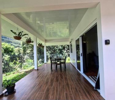 Uturoa Ski Chalet | Bungalow Hoarai