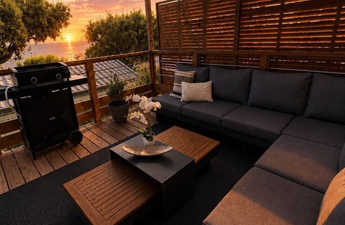 Le Dramont House | Bungalow 'Mit Meerblick' with Sea View, Shared Pool and Air Conditioning
