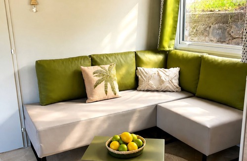 Le Dramont House | Bungalow 'Mit Meerblick' with Sea View, Shared Pool and Air Conditioning