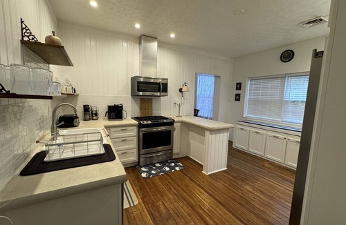 Madison House | Bungalow on Main!