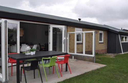 Ballum House | bungalow situated directly at a large sand dunes