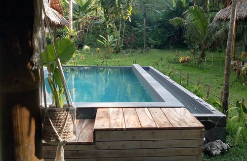 Batu Karas House | Bungalow tropical king bed
