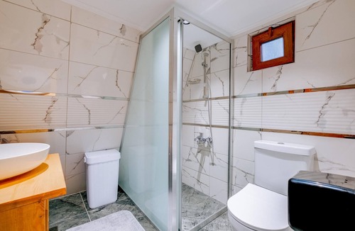 Tosya House | Bungalow with Balcony in Nature Near Dipsiz Lake