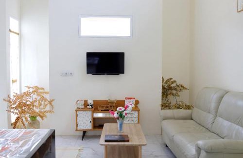 Bukittinggi Bed & Breakfast | Bungo Bed & Breakfast Workation