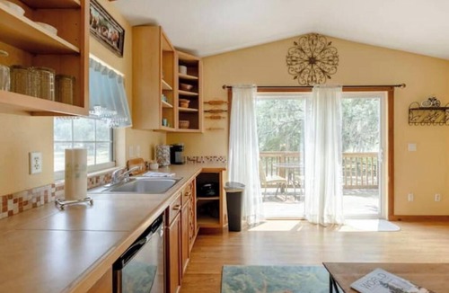 Morriston House | Bunkhouse Overlooking 10 Acre Horse Farm