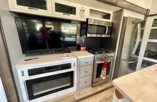 Waxahachie House | Bunkhouse RV on 10ac in Waxahachie.TX on Gated property with 2 other rentals