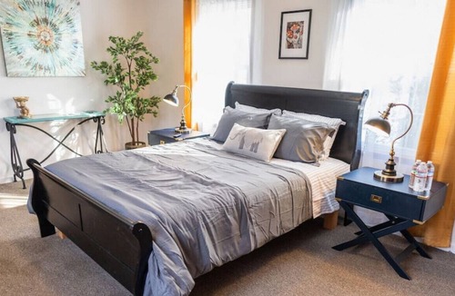 Burbank House | BURBANK BLISS: MODERN 3BR HOUSE w/ SPACIOUS FENCED YARD & GARAGE p49