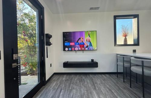 Burbank House | Burbank - Starlight Hills Private Luxury Guest House
