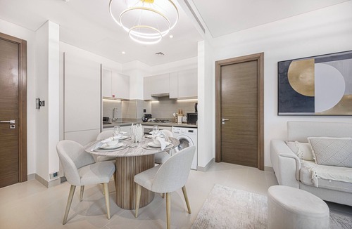 Dubai Apartment | Burj Khalifa & Downtown Skyline View Apartment