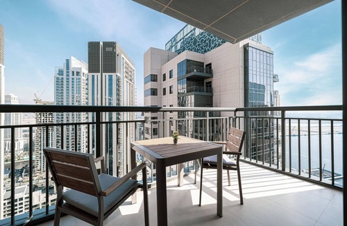 Dubai Apartment | Burj Khalifa Skyline View | Pool | Dubai Creek 2BR