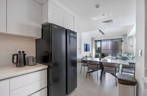 Bur Dubai Apartment | Burj Khalifa View l Pool, Gym & Downtown Ease