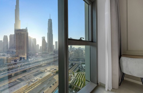 Bur Dubai Apartment | Burj Khalifa View l Pool, Gym & Downtown Ease