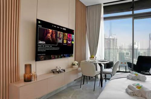 Downtown Dubai Apartment | Burj Khalifa View Studio - Pool, Gym & Parking