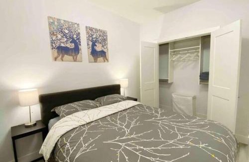 Burnaby Apartment | Burnaby Metrotown Two Bedroom Suite Walk to Metrotown Station, Metropolis & Crystal Mall