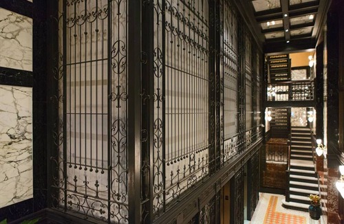Downtown Chicago Hotel | Burnham King - Staypineapple Chicago Charm & Afternoon Delights in The Loop