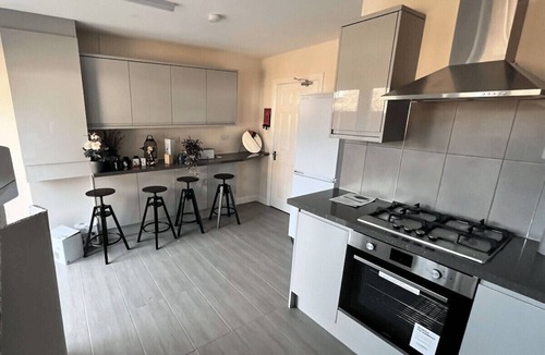 Slough House | Burnham/Slough Spacious Four Bedroom House