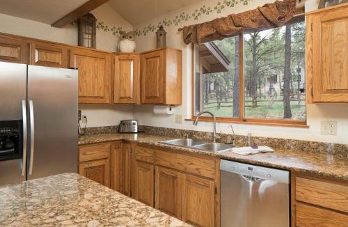 Flagstaff Villa | Burning Tree Lodge - Forest Views Fire Pit AC Pet and Family Friendly